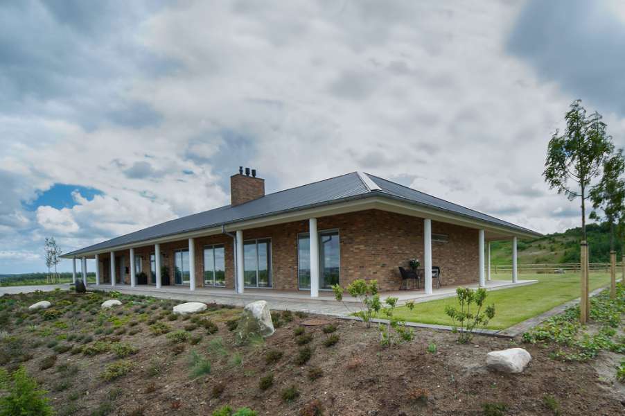 Elegant beklædning af tag og facade, Nibevej 225, Frejlev, Aalborg,